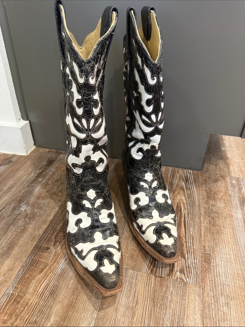 Women's Black and White Embroidered Western Heeled Boots